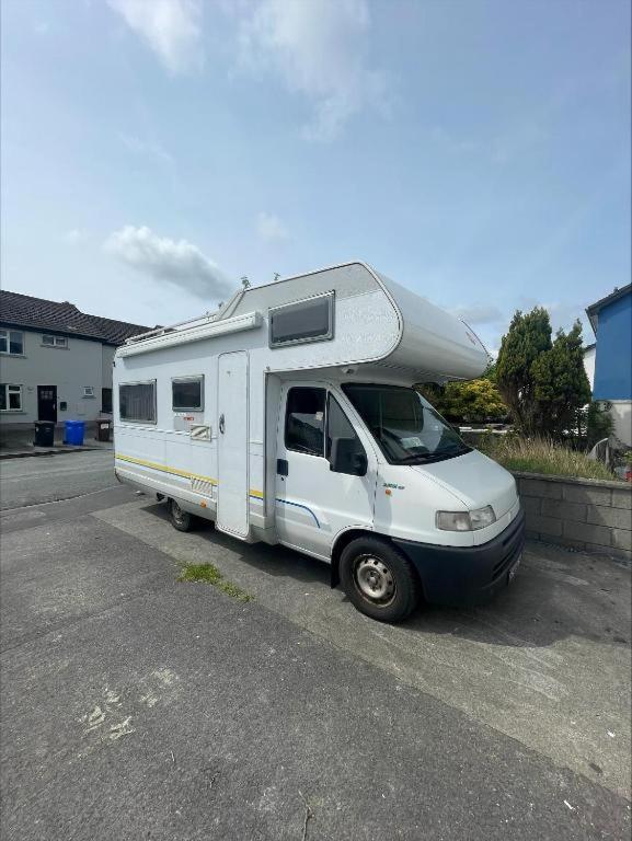 The Cosy Camper At Rockfield Park Hotel Galway Eksteriør billede